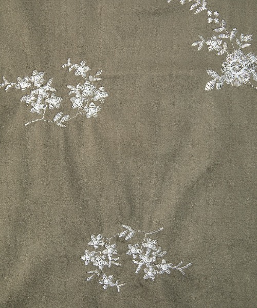 Muscat(マスカット)の「フラワー刺繍ベロアトートバッグ(トートバッグ・レディース・ブラウン/ブラック/サンドベージュ・F)」の21枚目の写真