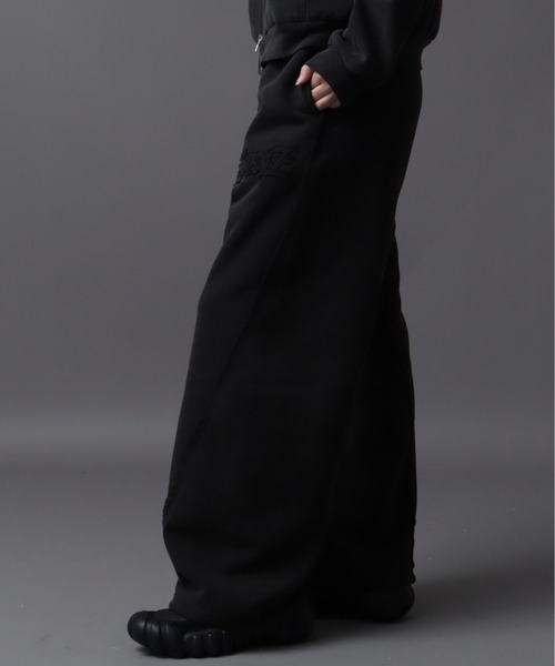 SEQUENZ(シークエンズ)の「【SEQUENZ(シークエンズ)】APPLIQUE APPLIQUE FADE SWEAT PANTS(スウェットパンツ・メンズ・ブラウン/レッド/グレー/ブルー/ブラック・S/M/L)」の10枚目の写真