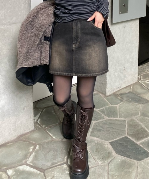 RAY CASSIN（レイカズン）の「ピグメントデニムミニスカート（スカート・レディース・ネイビー/ブルー/ブラウン/ブラック・M/L）」の2枚目の写真