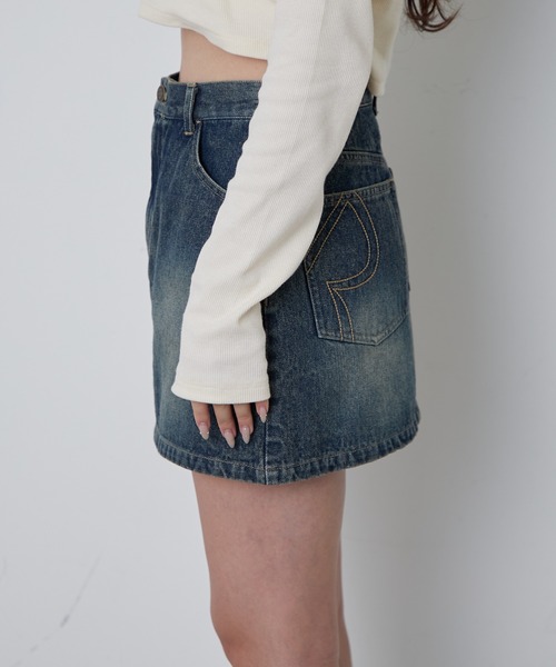 RAY CASSIN（レイカズン）の「ピグメントデニムミニスカート（スカート・レディース・ネイビー/ブルー/ブラウン/ブラック・M/L）」の6枚目の写真
