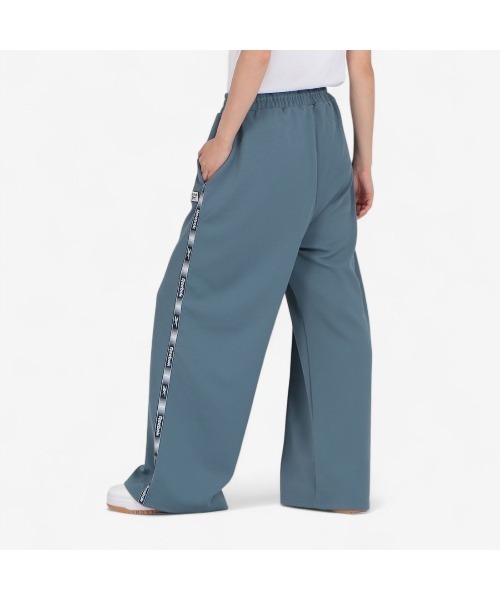 Reebok（リーボック）の「トラックパンツ / TAPED TRACK PANT（その他パンツ・レディース・ネイビー/クリアブルー・X-SMALL/SMALL/MEDIUM）」の3枚目の写真