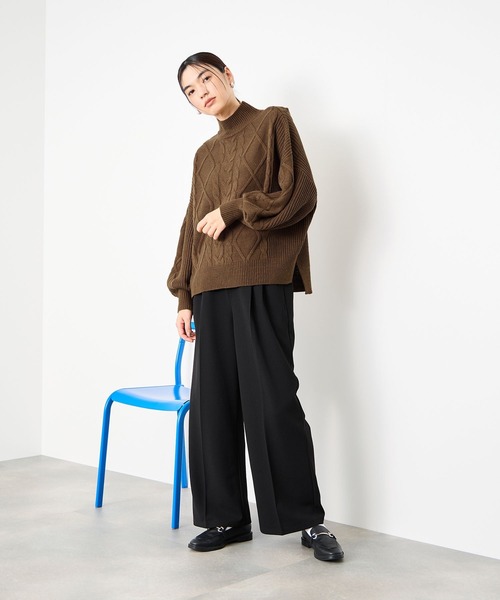 Mac-House(マックハウス)の「Idnes 華奢見え ゆったりボリューム袖 ケーブル編みハイネックニット(ニット/セーター・レディース・ブラウン/グレー/アイボリー・FREE)」の18枚目の写真