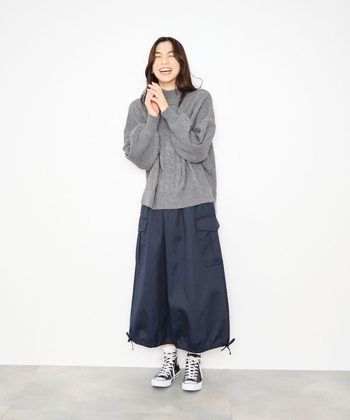 Mac-House(マックハウス)の「Idnes 華奢見え ゆったりボリューム袖 ケーブル編みハイネックニット(ニット/セーター・レディース・ブラウン/グレー/アイボリー・FREE)」の15枚目の写真