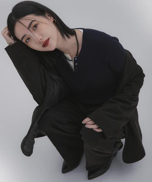 SENSE OF PLACE by URBAN RESEARCH（センスオブプレイスバイアーバンリサーチ）の「『洗濯可』シシュウヘンリーネックミニケーブルセーター（ニット/セーター・レディース・アイボリー/グレー/レッド/ネイビー・ONE）」の3枚目の写真