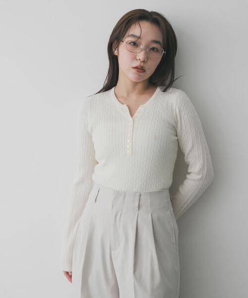 SENSE OF PLACE by URBAN RESEARCH（センスオブプレイスバイアーバンリサーチ）の「『洗濯可』シシュウヘンリーネックミニケーブルセーター（ニット/セーター・レディース・アイボリー/グレー/レッド/ネイビー・ONE）」の6枚目の写真