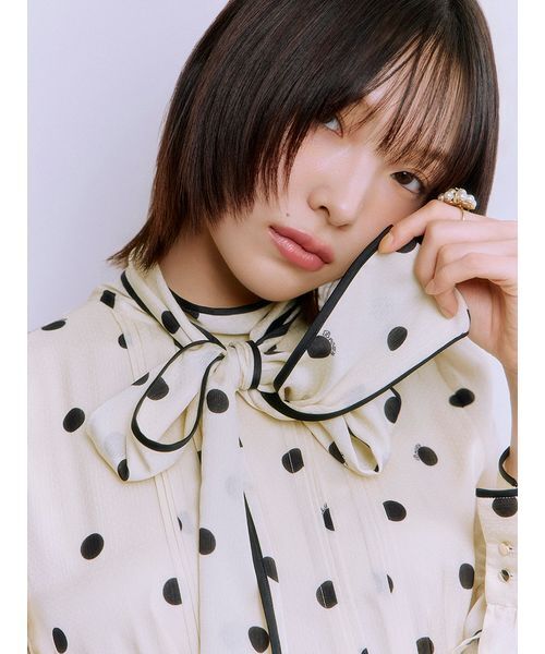 LILY BROWN(リリーブラウン)の「2wayボウタイプリーツワンピース(ワンピース・レディース・グリーン/ドット/バーガンディー・1/0)」の5枚目の写真