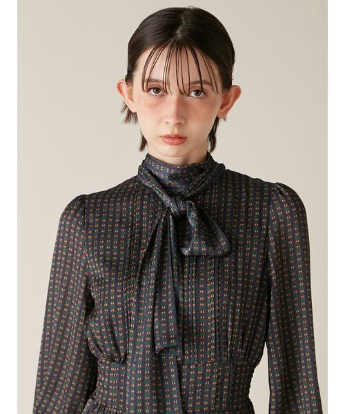 LILY BROWN(リリーブラウン)の「2wayボウタイプリーツワンピース(ワンピース・レディース・グリーン/ドット/バーガンディー・1/0)」の9枚目の写真
