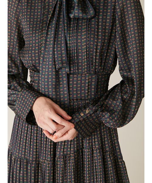 2wayボウタイプリーツワンピース（ワンピース）｜LILY BROWN（リリー