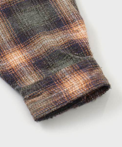Anachronorm（アナクロノーム）の「ANACHRONORM / アナクロノーム SMU OMBRE CHECK DAMAGED NEL（シャツ/ブラウス・メンズ・カーキ・MEDIUM/LARGE）」の4枚目の写真