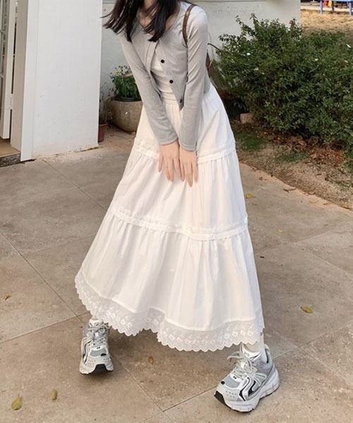 VIBGYOR Women（ヴィブジョー　ウィメン）の「【Mayree】ティアード レース スカート（スカート・レディース・ホワイト・MEDIUM/SMALL）」の2枚目の写真