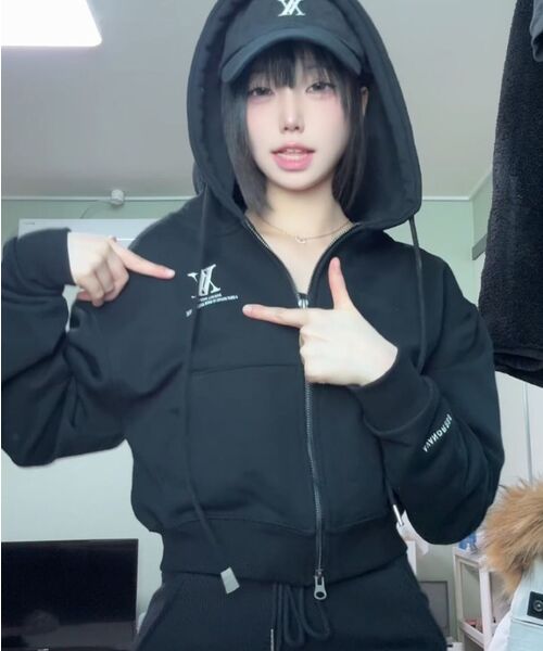 AV LOGO CROP HOOD ZIP-UP BLACK（パーカー）｜AVANDRESS（アバン