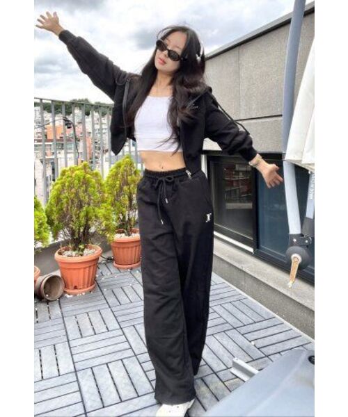 AVANDRESS(アバンドレス )の「AV LOGO CROP HOOD ZIP-UP BLACK(パーカー・レディース・その他・MEDIUM/SMALL)」の19枚目の写真