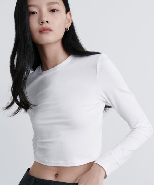 MUSINSA STANDARD WOMAN（ムシンサスタンダードウーマン）の「ウィメンズスリムクロップクルーネック長袖Tシャツ[ホワイト]（Tシャツ/カットソー・レディース・その他・LARGE/X-SMALL/SMALL/MEDIUM）」の3枚目の写真