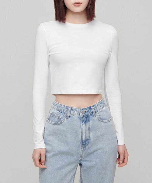 MUSINSA STANDARD WOMAN（ムシンサスタンダードウーマン）の「ウィメンズスリムクロップクルーネック長袖Tシャツ[ホワイト]（Tシャツ/カットソー・レディース・その他・LARGE/X-SMALL/SMALL/MEDIUM）」の5枚目の写真