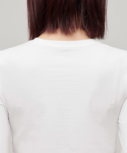MUSINSA STANDARD WOMAN（ムシンサスタンダードウーマン）の「ウィメンズスリムクロップクルーネック長袖Tシャツ[ホワイト]（Tシャツ/カットソー・レディース・その他・LARGE/X-SMALL/SMALL/MEDIUM）」の8枚目の写真
