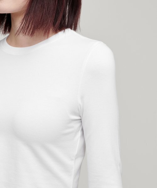 MUSINSA STANDARD WOMAN（ムシンサスタンダードウーマン）の「ウィメンズスリムクロップクルーネック長袖Tシャツ[ホワイト]（Tシャツ/カットソー・レディース・その他・LARGE/X-SMALL/SMALL/MEDIUM）」の9枚目の写真