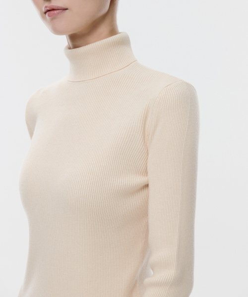 MUSINSA STANDARD WOMAN（ムシンサスタンダードウーマン）の「ウィメンズリブスリムタートルネックニット[エクリュ]（ニット/セーター・レディース・その他・SMALL/MEDIUM/LARGE/X-SMALL）」の8枚目の写真