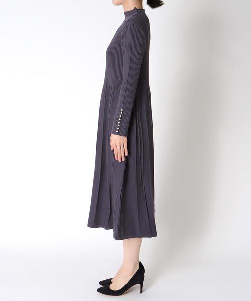 Jines(ジネス)の「【WEB限定】ニットプリーツAラインワンピース(ワンピース・レディース・チャコールグレー/ネイビー・38)」の14枚目の写真