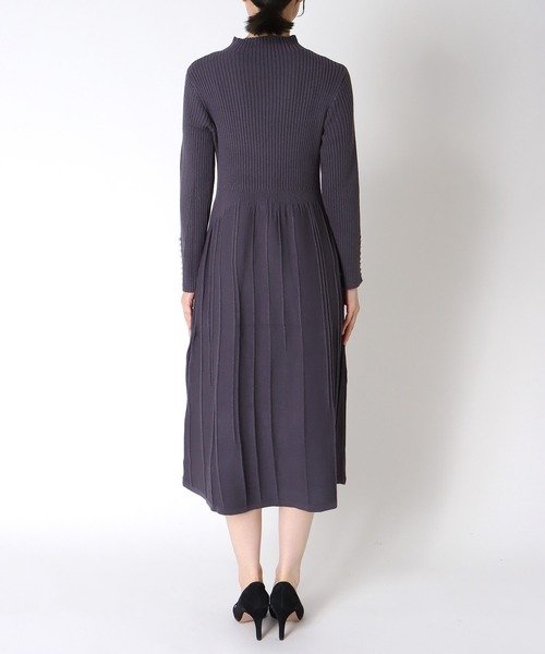 Jines(ジネス)の「【WEB限定】ニットプリーツAラインワンピース(ワンピース・レディース・チャコールグレー/ネイビー・38)」の15枚目の写真