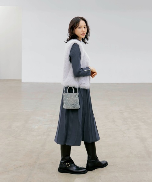 Jines(ジネス)の「【WEB限定】ニットプリーツAラインワンピース(ワンピース・レディース・チャコールグレー/ネイビー・38)」の11枚目の写真