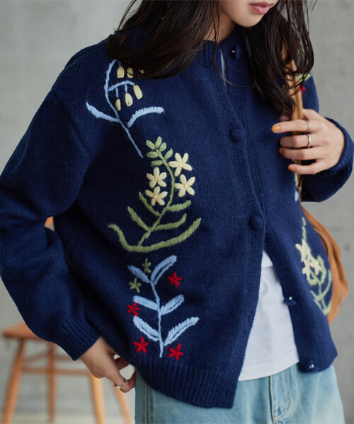 KOBE LETTUCE(コウベレタス)の「立体刺繍ニットカーディガン(カーディガン/ボレロ・レディース・オフホワイト/グレー/ネイビー・M)」の1枚目の写真