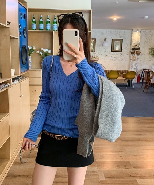 Aelina(エリナ)の「Vネックツイストパターンニットセーター(ニット/セーター・レディース・ベージュ/ネイビー/イエロー/ブルー・FREE)」の7枚目の写真