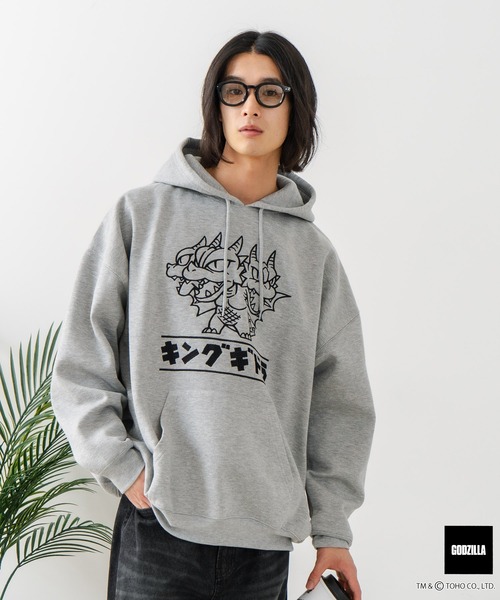 JEANS MATE(ジーンズメイト)の「【GODZILLA/ゴジラ】ゴジラ キングギドラ オリジナルデザイン ビッグシルエット 裏起毛 プルオーバーパーカー フーディー ドロップショルダー オーバーサイズ(パーカー・メンズ・グレー系その他2/ブラック系その他/ブルー系その他2/ベージュ系その他・LARGE/MEDIUM/X-LARGE)」の22枚目の写真