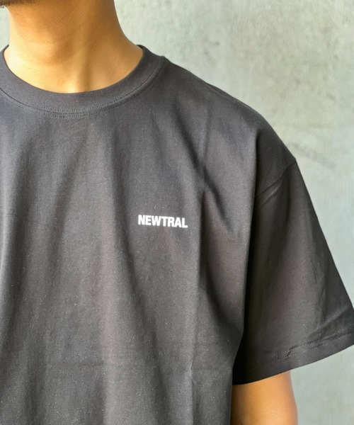 NEWTRAL（ニュートラル）の「【NEWTRAL】NEWTRAL_Logo Tee（Tシャツ/カットソー・メンズ・ブラック/ホワイト・MEDIUM/LARGE/X-LARGE）」の8枚目の写真