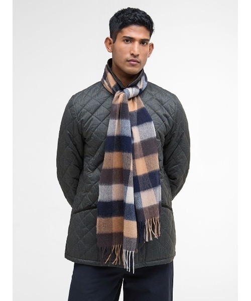 Barbour（バブアー）の「ラムズ ウール ブロックチェック マフラー（4色展開）（マフラー・メンズ・ブラウン/レッド/ベージュ/イエロー・ONE SIZE）」の6枚目の写真