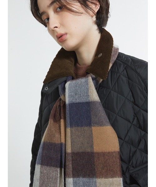 Barbour（バブアー）の「ラムズ ウール ブロックチェック マフラー（4色展開）（マフラー・メンズ・ブラウン/レッド/ベージュ/イエロー・ONE SIZE）」の11枚目の写真