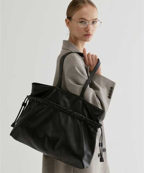 FROMWHERE(フロムウェア)の「Bucket Tote Bag Black(ショルダーバッグ・レディース・その他・FREE)」の1枚目の写真