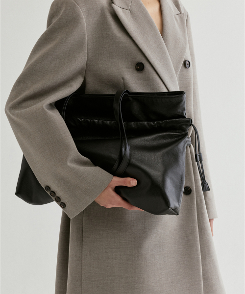 FROMWHERE(フロムウェア)の「Bucket Tote Bag Black(ショルダーバッグ・レディース・その他・FREE)」の3枚目の写真
