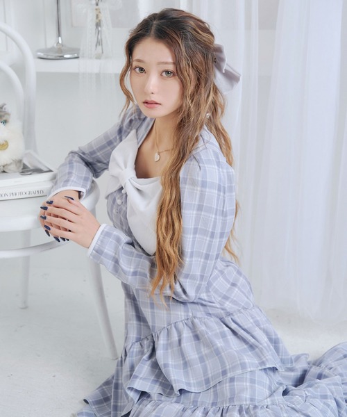 DearMyLoveRose(ディアマイラブローズ)の「ビッグリボンアシメフリルティアートワンピース【大きいサイズ有り】(ワンピース・レディース・ブラック/ブルーグレー・LL~3L/L~LL/M-L)」の4枚目の写真