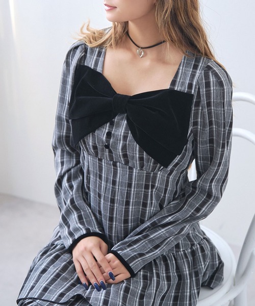DearMyLoveRose(ディアマイラブローズ)の「ビッグリボンアシメフリルティアートワンピース【大きいサイズ有り】(ワンピース・レディース・ブラック/ブルーグレー・LL~3L/L~LL/M-L)」の11枚目の写真