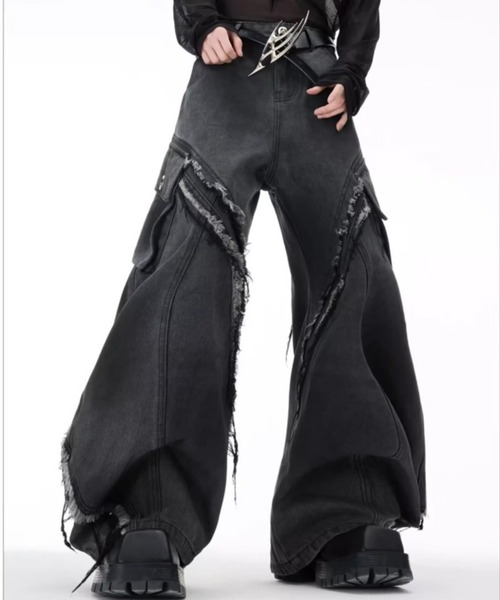 SHIBUYA Zy.（シブヤジー）の「Ruinflareフレアカーゴデニム（デニムパンツ・メンズ・ダークグレー・S/M/L）」の3枚目の写真