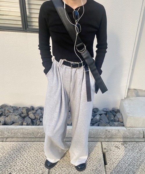 ISOOK(アイスー)の「ワンタックワイドスウェットパンツ (kiharu select) / ワイドパンツ カーブ ベルトループ きれいめ タックパンツ グレー(スウェットパンツ・レディース・グレー・FREE)」の3枚目の写真
