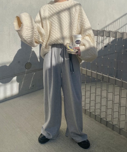ISOOK(アイスー)の「ワンタックワイドスウェットパンツ (kiharu select) / ワイドパンツ カーブ ベルトループ きれいめ タックパンツ グレー(スウェットパンツ・レディース・グレー・FREE)」の6枚目の写真
