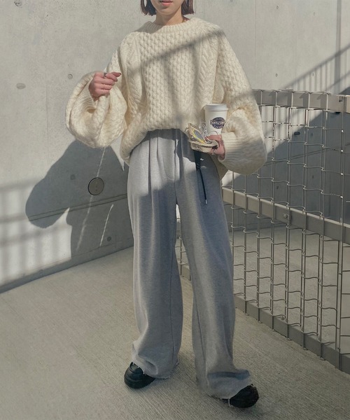 ISOOK(アイスー)の「ワンタックワイドスウェットパンツ (kiharu select) / ワイドパンツ カーブ ベルトループ きれいめ タックパンツ グレー(スウェットパンツ・レディース・グレー・FREE)」の8枚目の写真