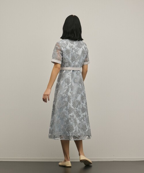 GRACE CONTINENTAL(グレースコンチネンタル)の「フラワーコード刺繍ワンピース(ワンピース・レディース・キナリ/グレー・34/36/38)」の16枚目の写真