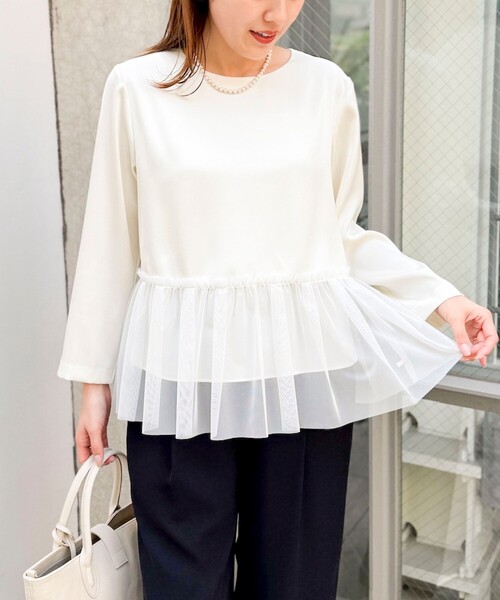 NOLLEY’S(ノーリーズ)の「ウォッシャブルオトナサテンペプラムブラウス(シャツ/ブラウス・レディース・ブラック/ネイビー/オフホワイト・38)」の2枚目の写真