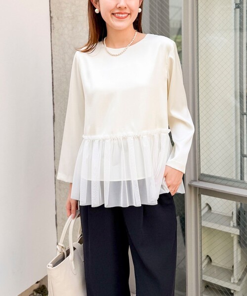 NOLLEY’S(ノーリーズ)の「ウォッシャブルオトナサテンペプラムブラウス(シャツ/ブラウス・レディース・ブラック/ネイビー/オフホワイト・38)」の4枚目の写真