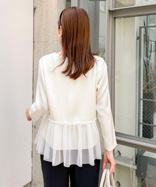 NOLLEY’S(ノーリーズ)の「ウォッシャブルオトナサテンペプラムブラウス(シャツ/ブラウス・レディース・ブラック/ネイビー/オフホワイト・38)」の6枚目の写真