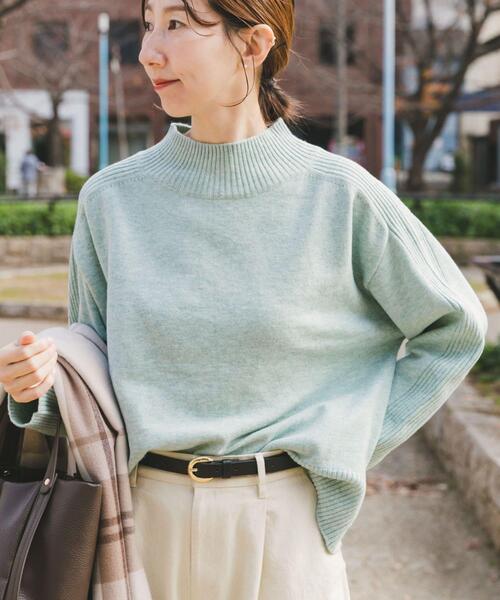 ITEMS URBANRESEARCH（アイテムズ アーバンリサーチ）の「ショルダーリブハイネックニット（ニット/セーター・レディース・ミント/ホワイト/レッド系その他/チャコールグレー・FREE）」の5枚目の写真