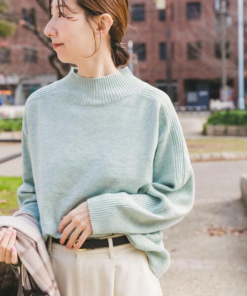 ITEMS URBANRESEARCH（アイテムズ アーバンリサーチ）の「ショルダーリブハイネックニット（ニット/セーター・レディース・ミント/ホワイト/レッド系その他/チャコールグレー・FREE）」の8枚目の写真