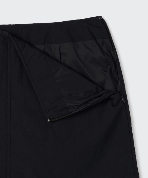 MUSINSA STANDARD WOMAN（ムシンサスタンダードウーマン）の「ウィメンズパディッドミニスカート[ブラック]（スカート・レディース・その他・M/L/S）」の4枚目の写真