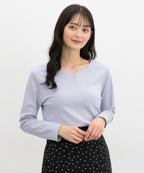 Honeys(ハニーズ)の「きれいめキーネックT(Tシャツ/カットソー・レディース・ホワイト/ラベンダー/グレイッシュベージュ/ブラック・L/LL/M/S)」の4枚目の写真