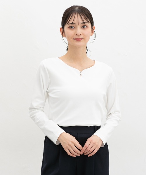 Honeys(ハニーズ)の「きれいめキーネックT(Tシャツ/カットソー・レディース・ホワイト/ラベンダー/グレイッシュベージュ/ブラック・L/LL/M/S)」の2枚目の写真