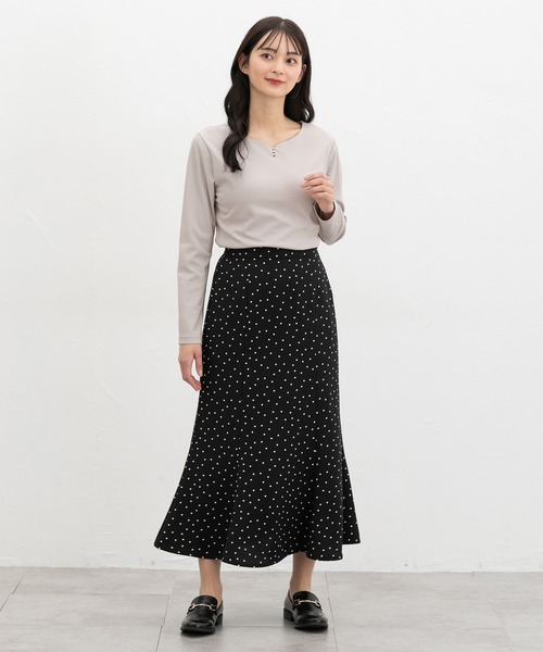 Honeys(ハニーズ)の「きれいめキーネックT(Tシャツ/カットソー・レディース・ホワイト/ラベンダー/グレイッシュベージュ/ブラック・L/LL/M/S)」の15枚目の写真