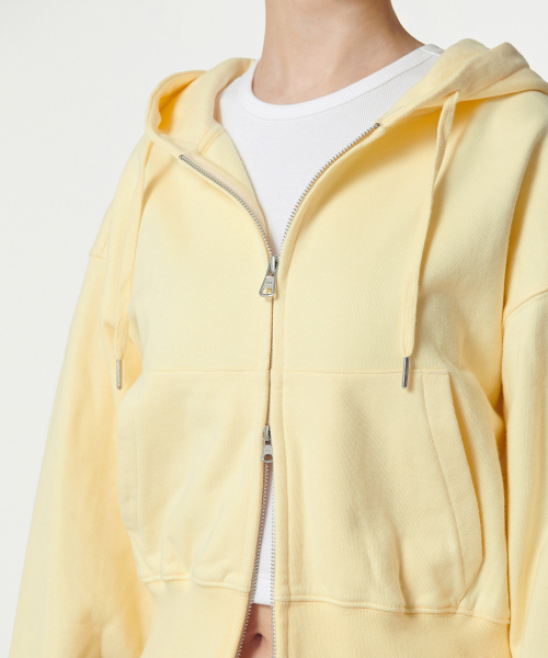 MUSINSA STANDARD WOMAN（ムシンサスタンダードウーマン）の「ウィメンズボリュームクロップフードパーカー[レモン]（パーカー・レディース・その他・LARGE/MEDIUM/SMALL/X-SMALL）」の2枚目の写真