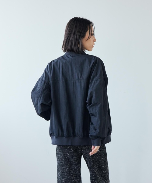 NIKE（ナイキ）の「ナイキ スポーツウェア ウィメンズ オーバーサイズド バーシティ ジャケット / Nike Sportswear Women's Oversized Varsity Jacket IF0333-010 Black（ブルゾン・レディース・ブラック・XL/L/S/XS/M）」の3枚目の写真